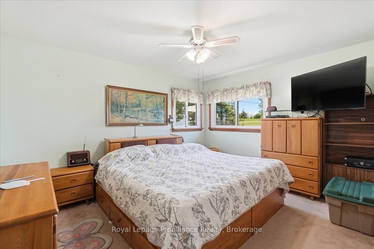 906 N Big Island Road • Prince Edward County, ON photo 17