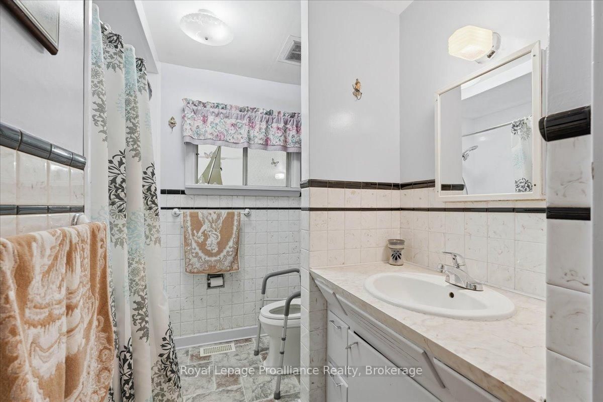 906 N Big Island Road • Prince Edward County, ON photo 20