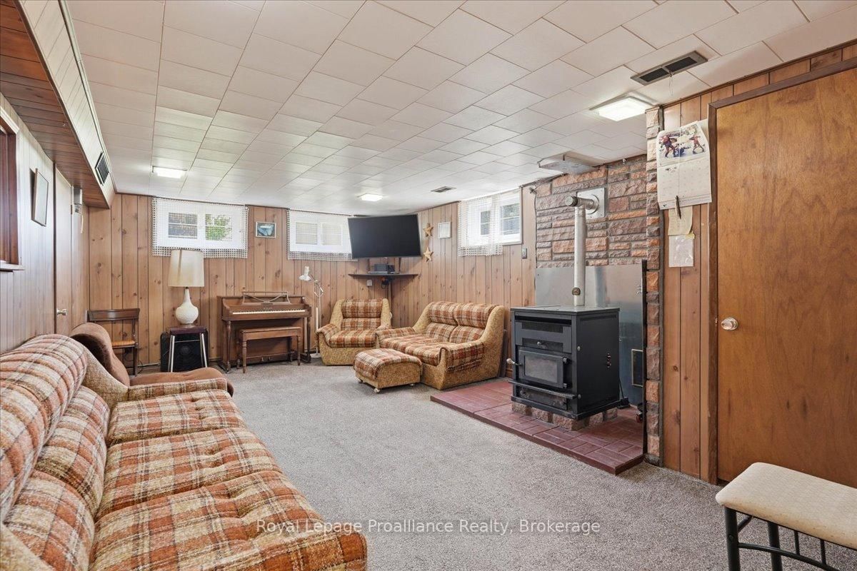 906 N Big Island Road • Prince Edward County, ON photo 25