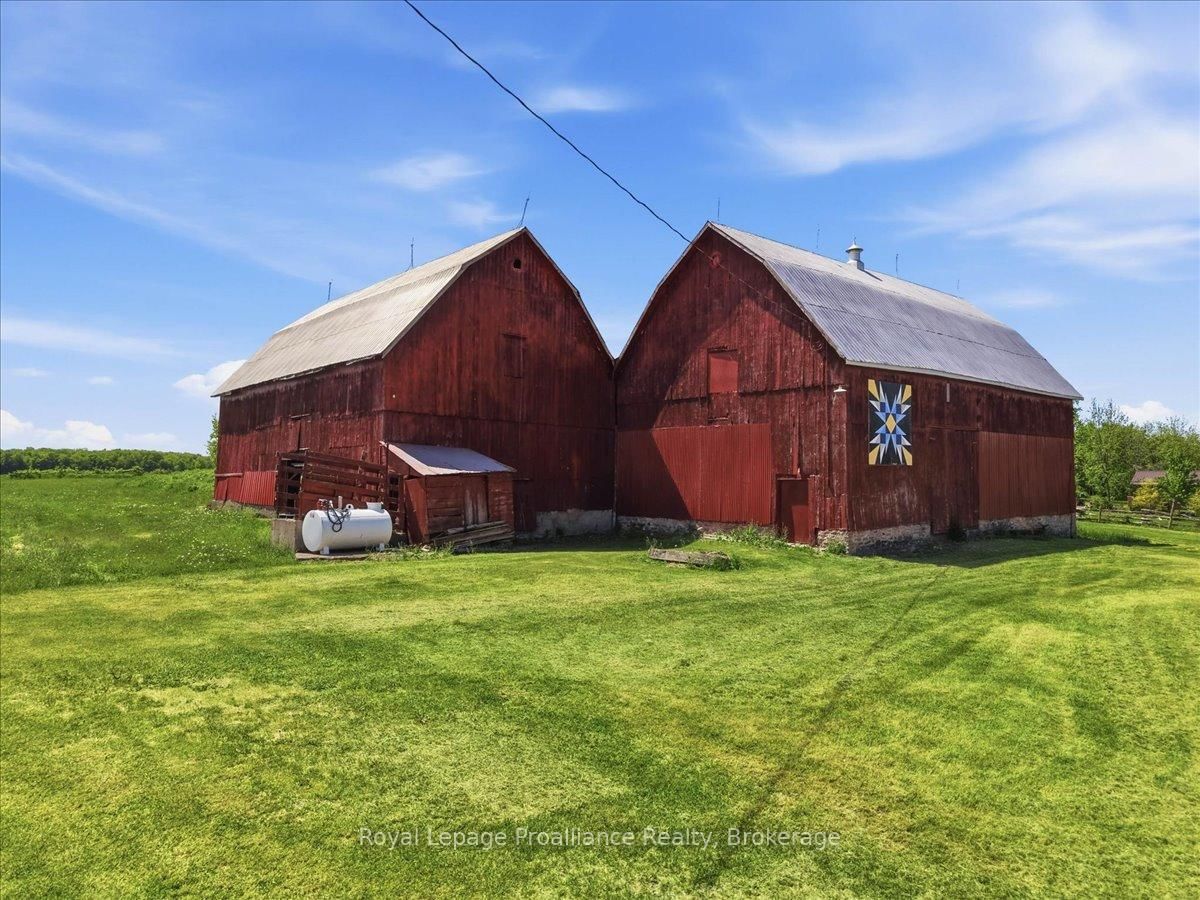 906 N Big Island Road • Prince Edward County, ON photo 39