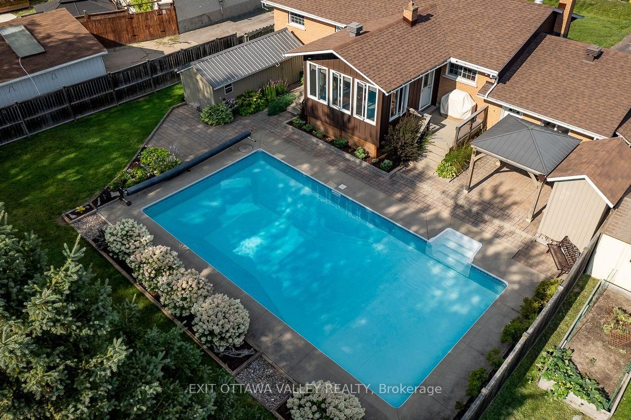 5 Valley Street • Pembroke, ON photo 4