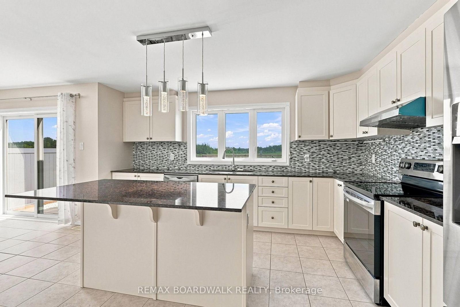 355 Sweetclover Way • Ottawa, ON photo 18