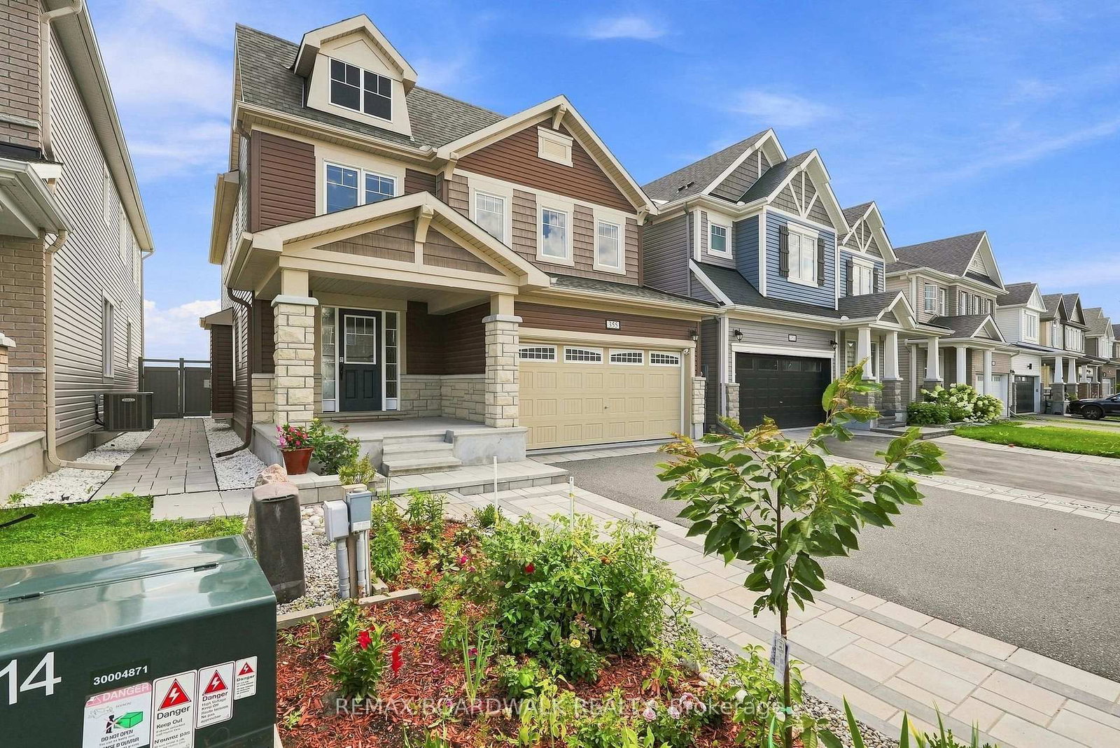 355 Sweetclover Way • Ottawa, ON photo 2