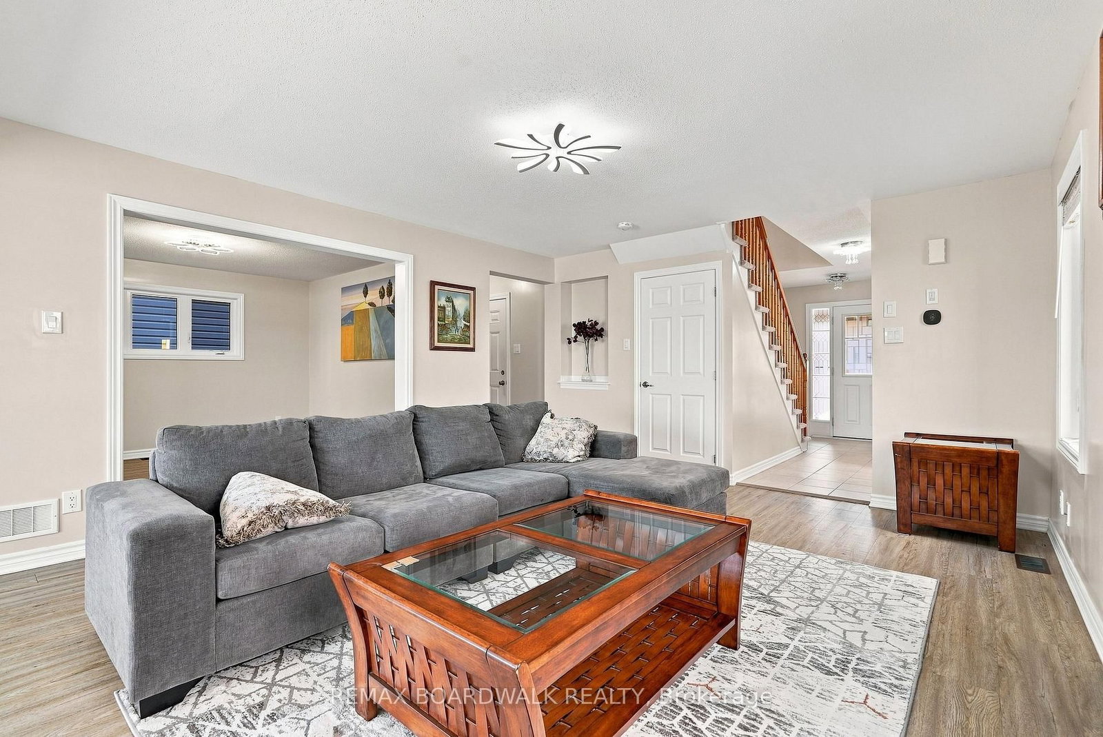 355 Sweetclover Way • Ottawa, ON photo 6