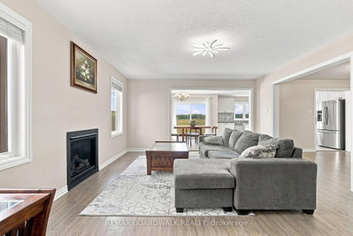 355 Sweetclover Way • Ottawa, ON photo 8