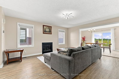 355 Sweetclover Way • Ottawa, ON photo 9