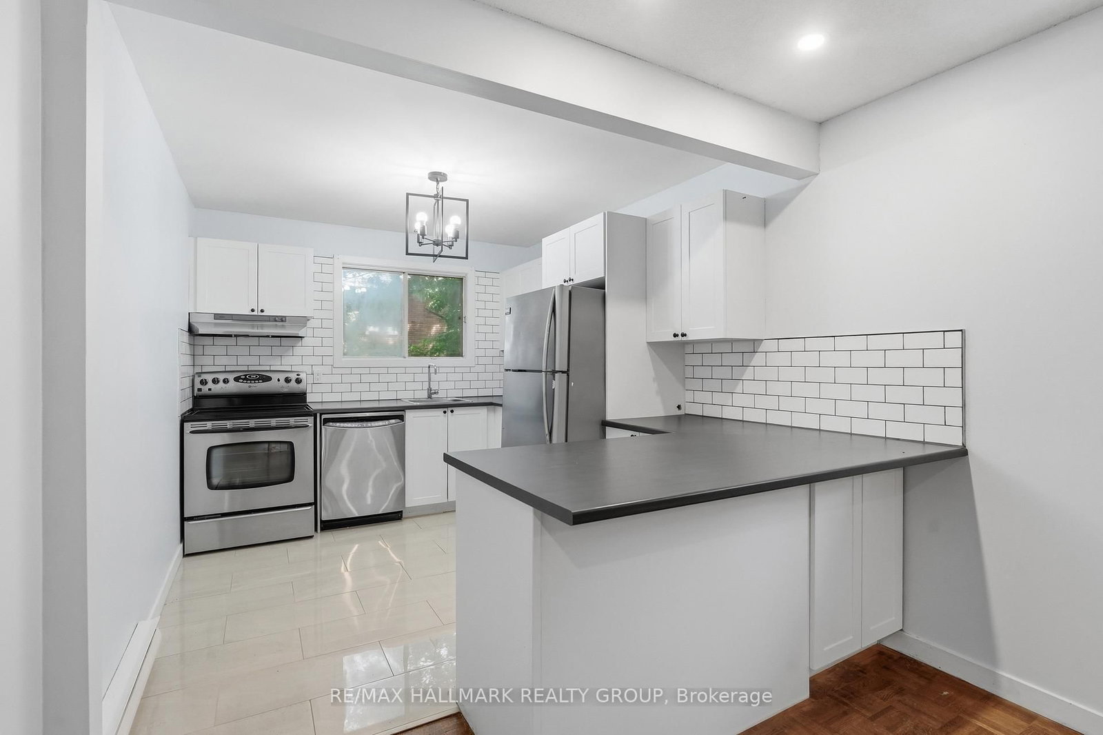 195 Deschamps Avenue • Ottawa, ON photo 4