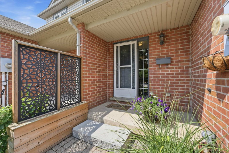 27 Bronte Court