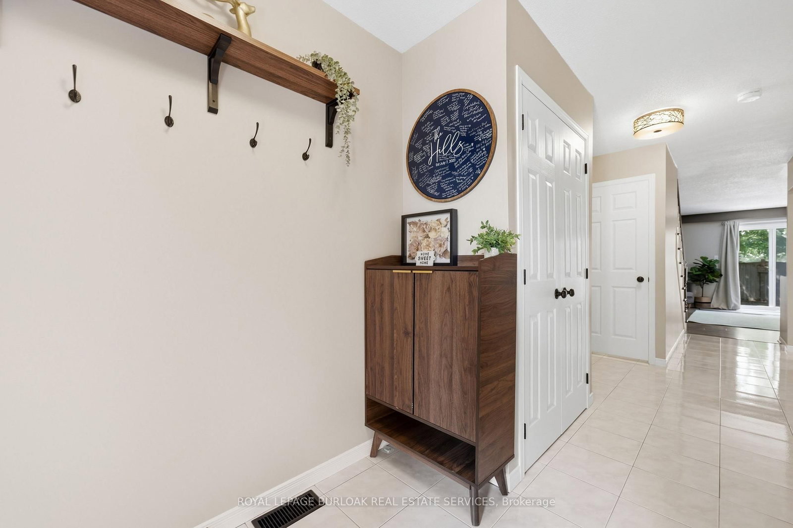 27 Bronte Court • Hamilton, ON photo 4