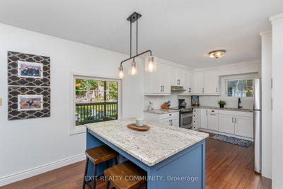 9871 phoebe Lane N • Lambton Shores, ON photo 4