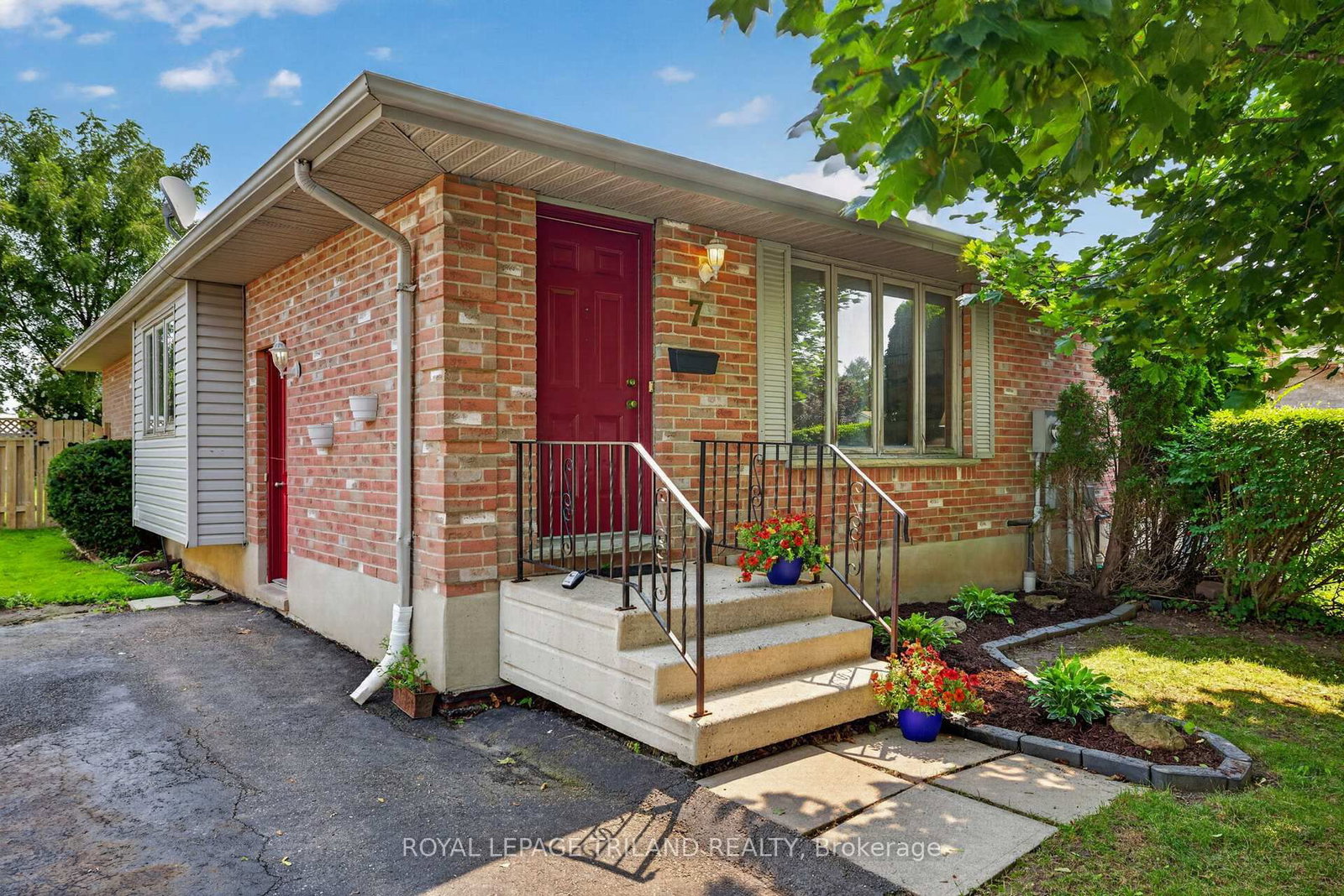 7 Fanjoy Drive • St. Thomas, ON photo 1