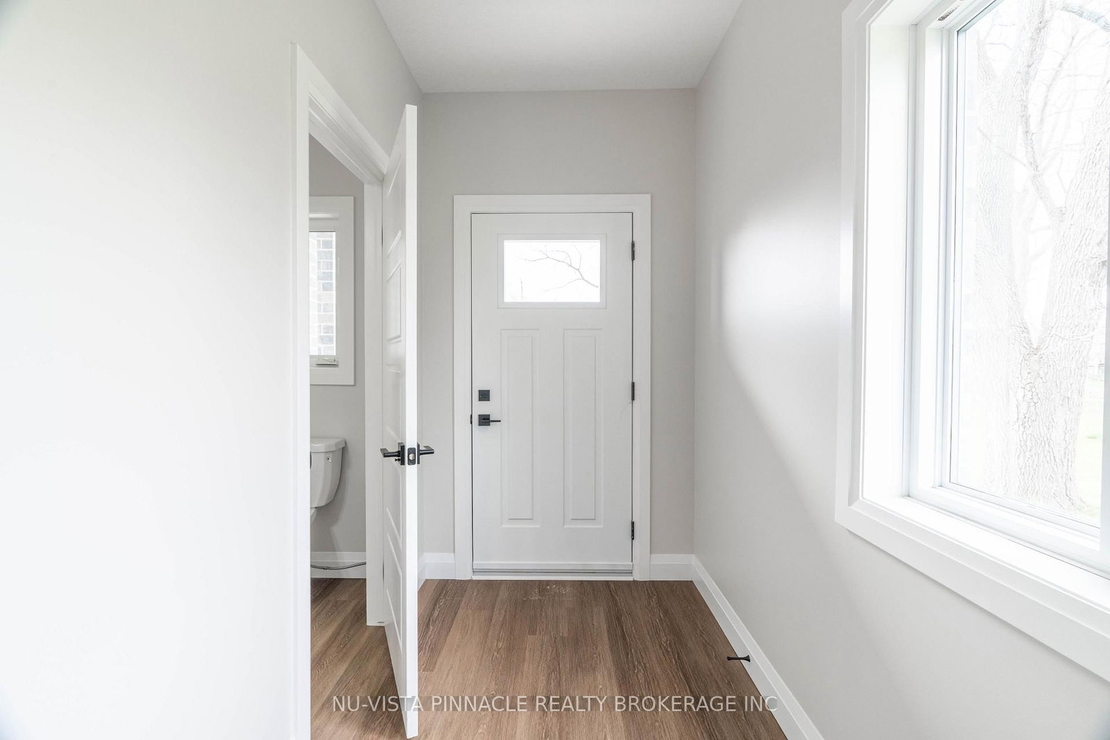 75 Doune Street • Strathroy-Caradoc, ON photo 5