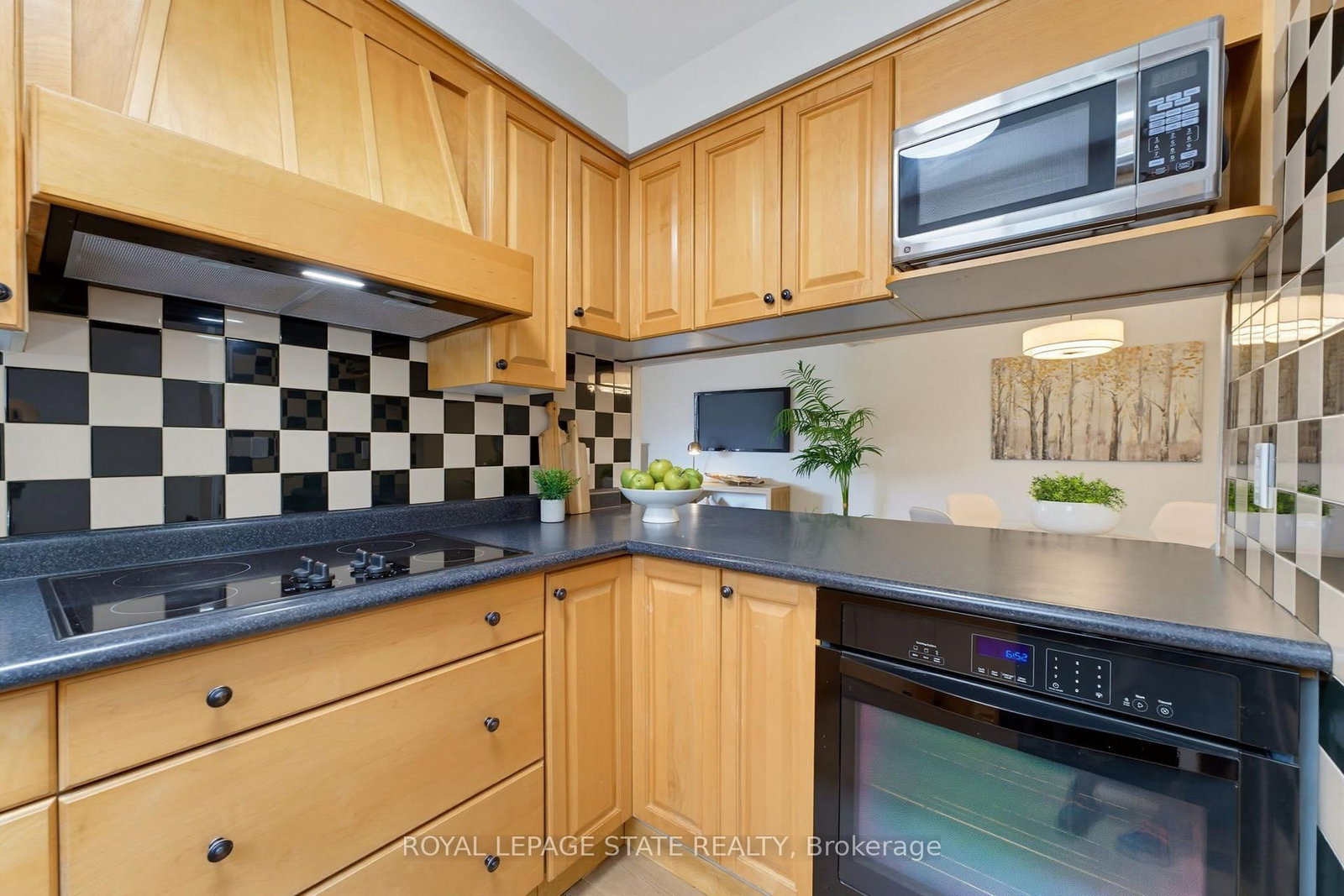 32 Silvervine Drive • Hamilton, ON photo 10