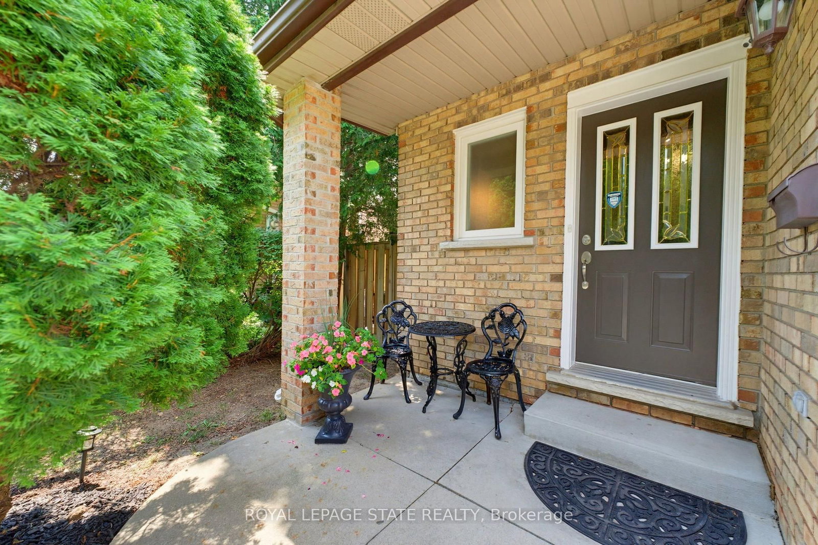 32 Silvervine Drive • Hamilton, ON photo 2