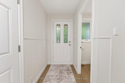 32 Silvervine Drive • Hamilton, ON photo 3