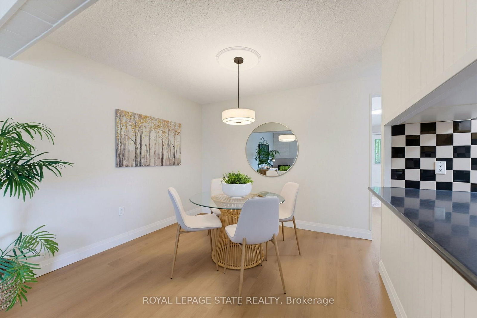 32 Silvervine Drive • Hamilton, ON photo 6