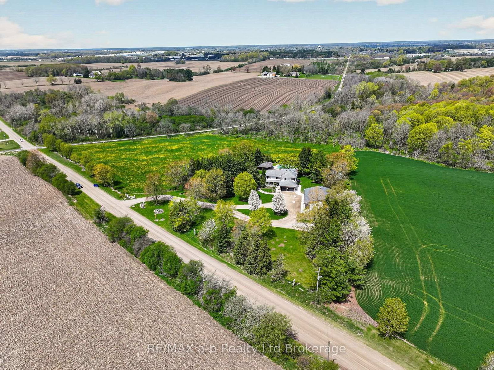 403745 Union Road • Ingersoll, ON photo 2