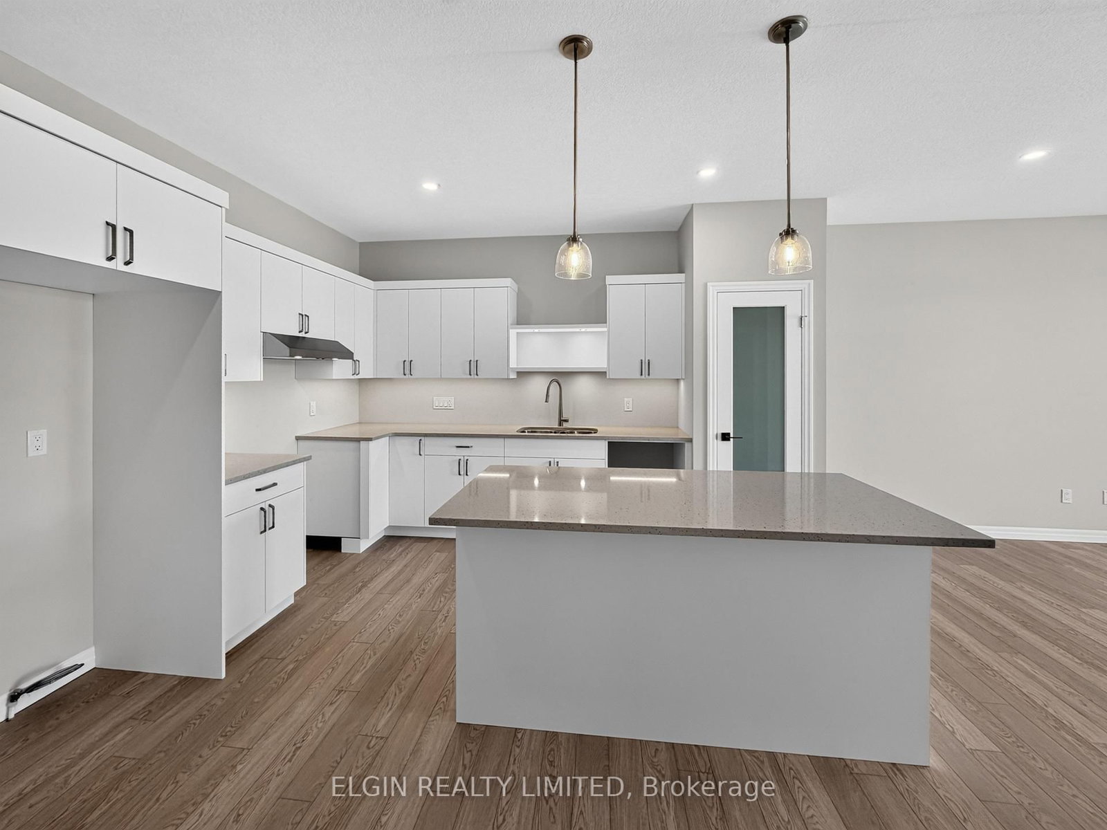 8 Finch Street • Tillsonburg, ON photo 10