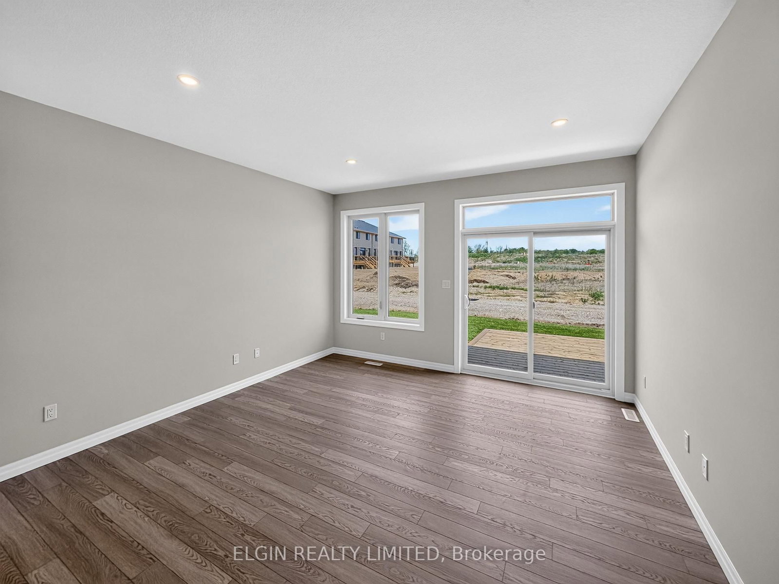 8 Finch Street • Tillsonburg, ON photo 11