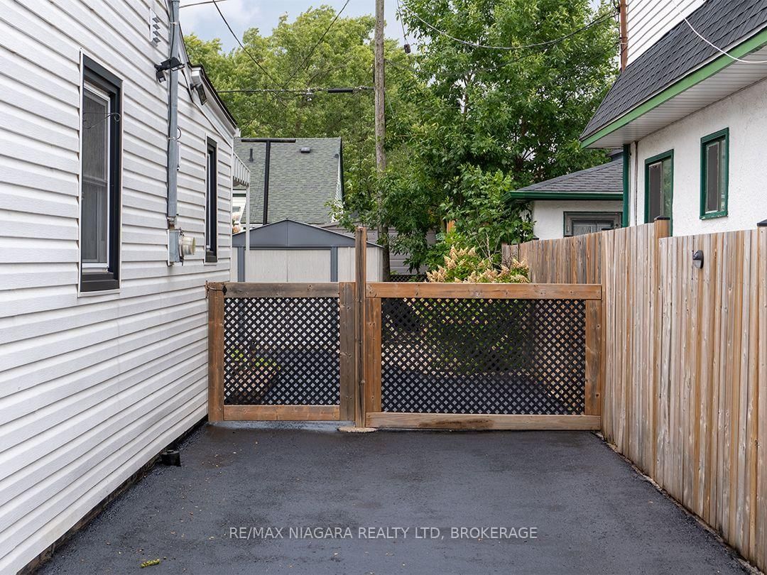 406 Dieppe Street • Welland, ON photo 17