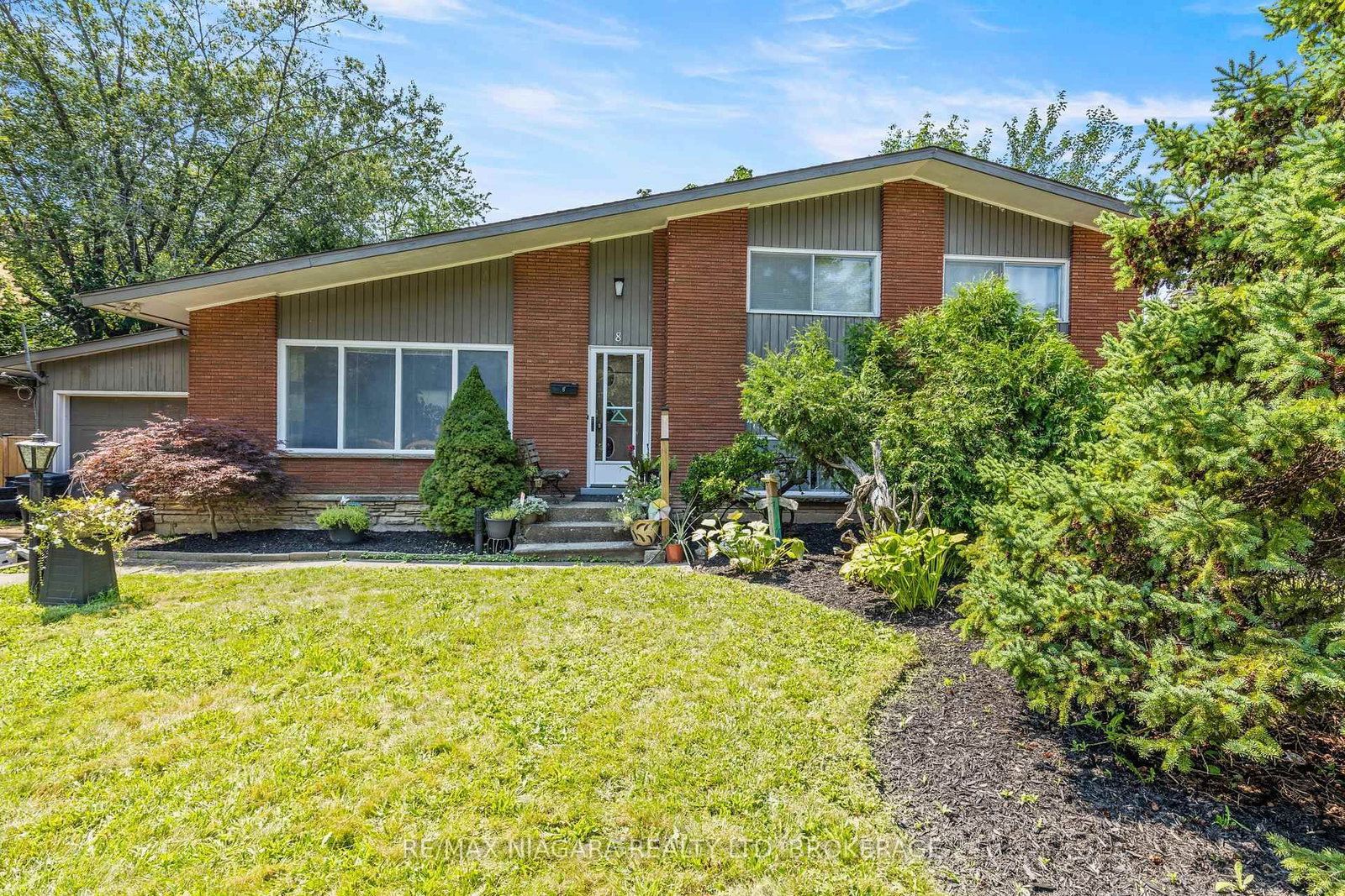 8 Cullen Drive • St. Catharines, ON photo 3