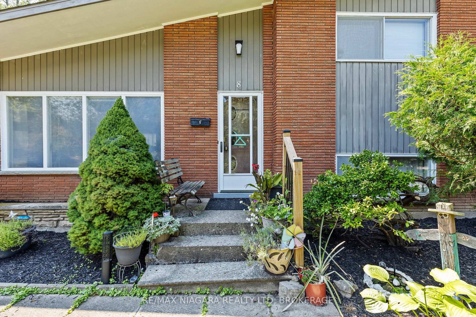 8 Cullen Drive • St. Catharines, ON photo 4