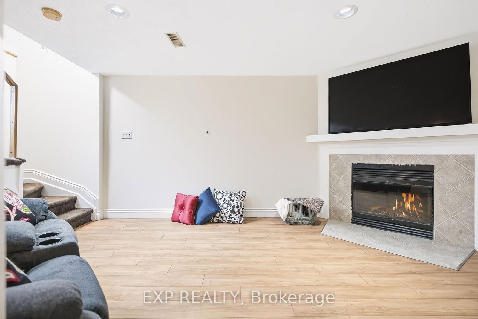 110 Cedarock Drive • Ottawa, ON photo 35