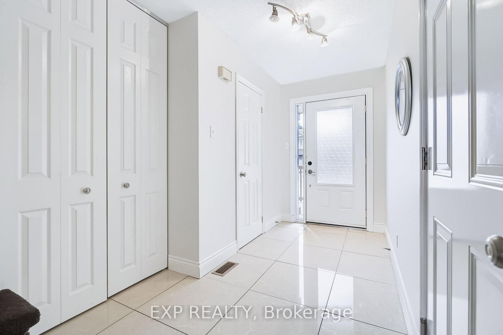 110 Cedarock Drive • Ottawa, ON photo 4