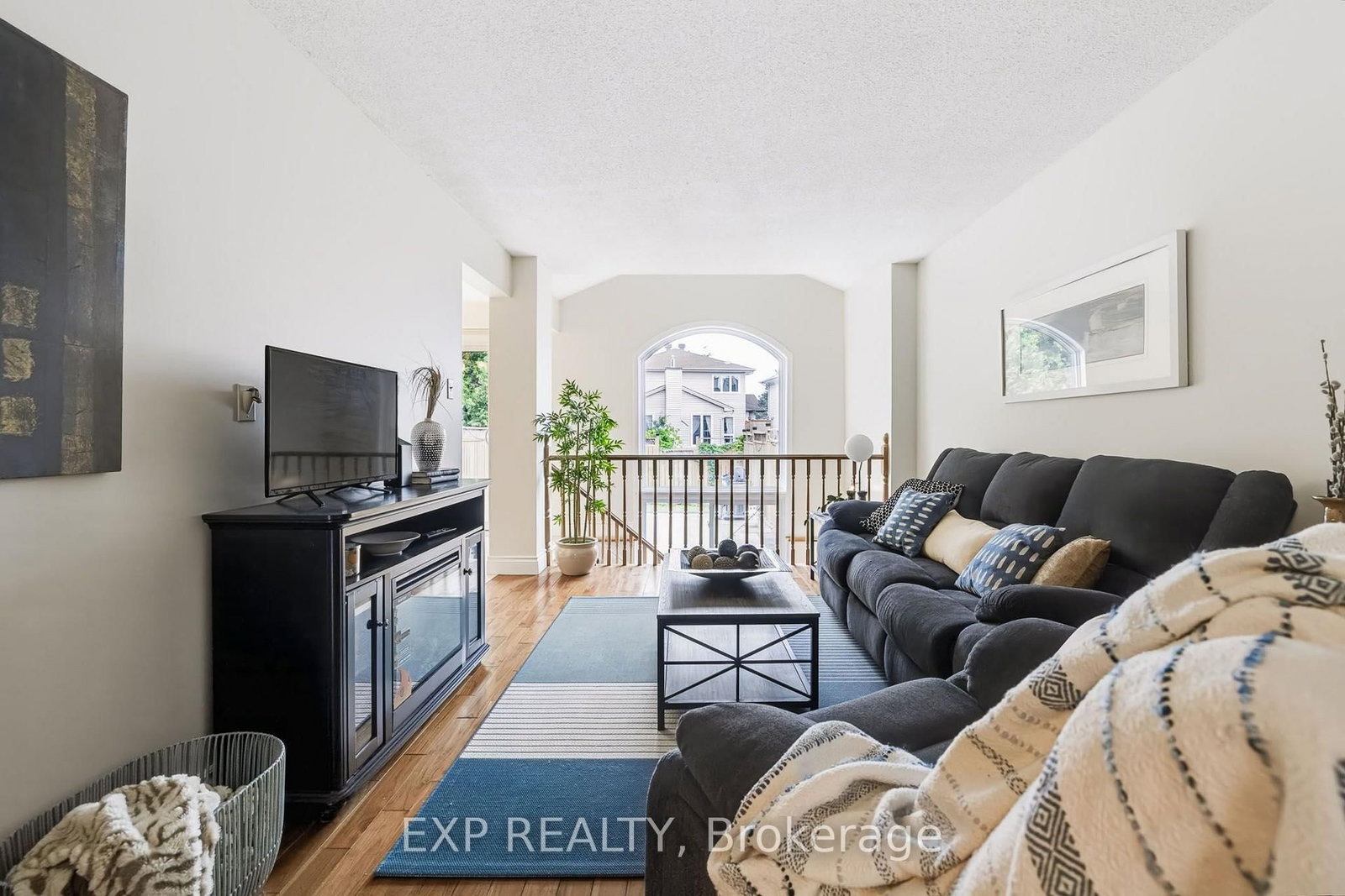110 Cedarock Drive • Ottawa, ON photo 9