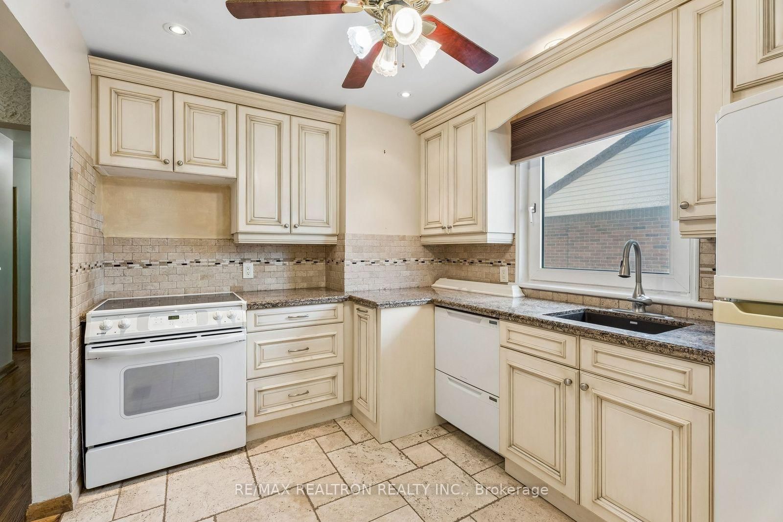 831 Mohawk Road E • Hamilton, ON photo 10