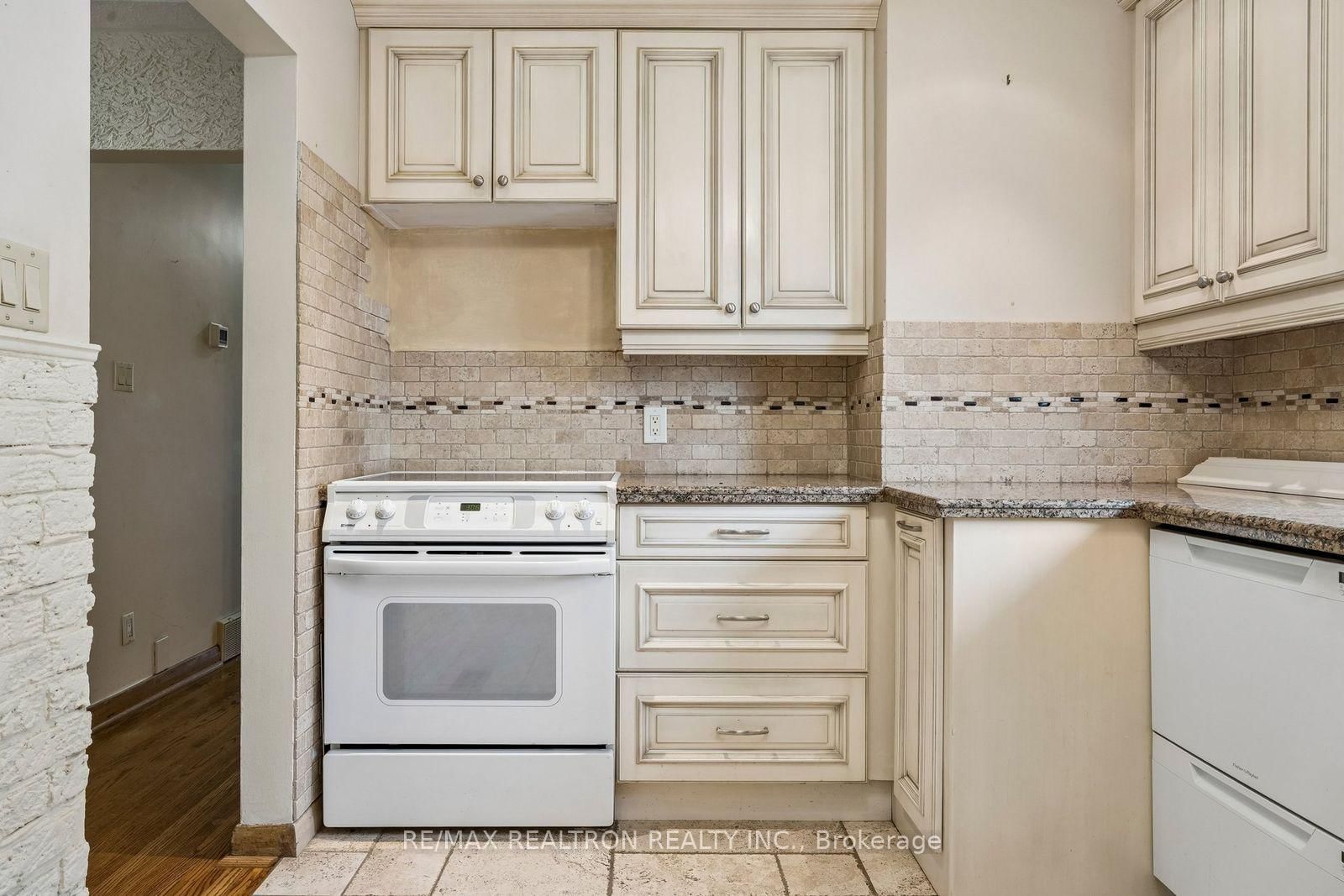 831 Mohawk Road E • Hamilton, ON photo 11