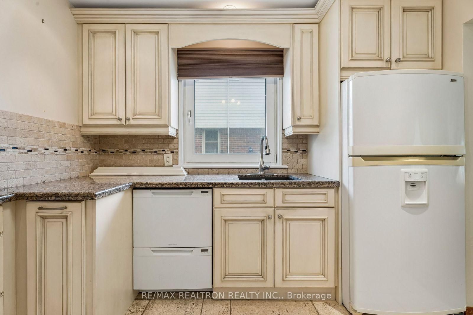 831 Mohawk Road E • Hamilton, ON photo 12