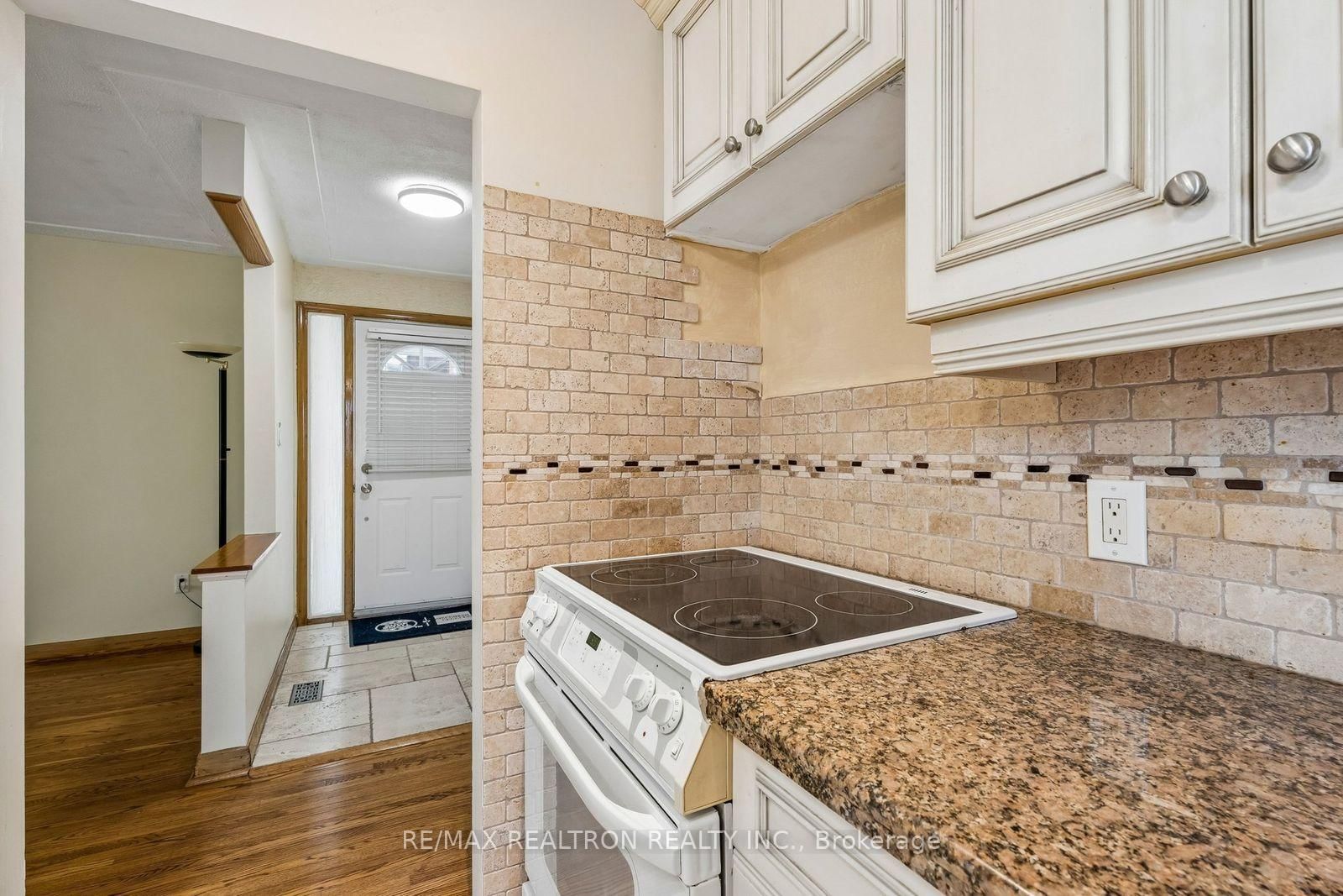 831 Mohawk Road E • Hamilton, ON photo 14