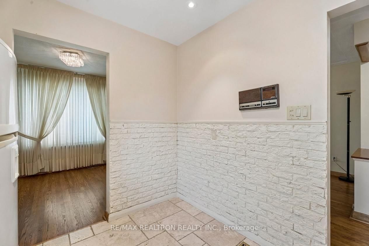 831 Mohawk Road E • Hamilton, ON photo 15