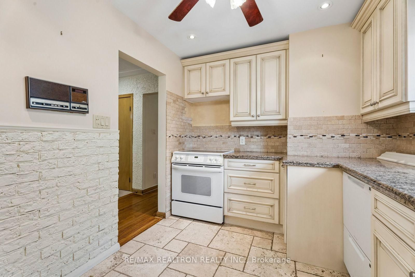 831 Mohawk Road E • Hamilton, ON photo 16