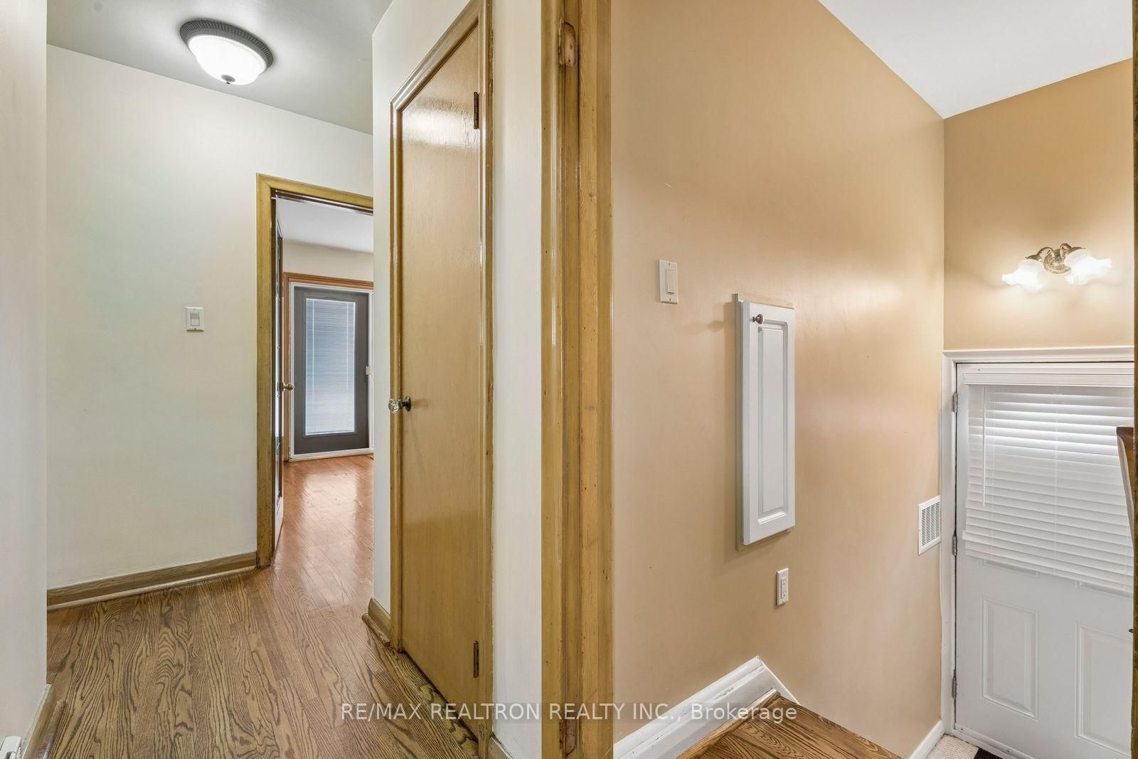 831 Mohawk Road E • Hamilton, ON photo 17