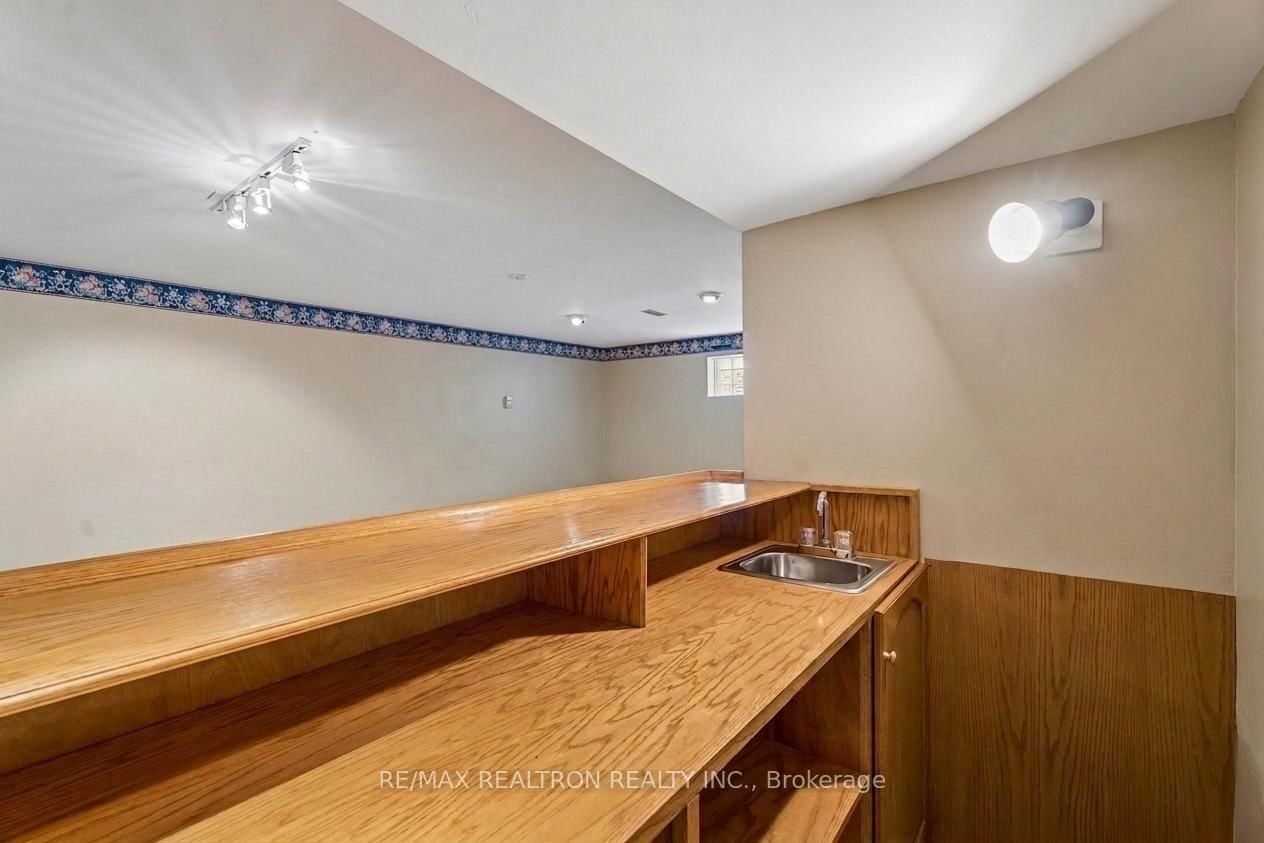 831 Mohawk Road E • Hamilton, ON photo 29