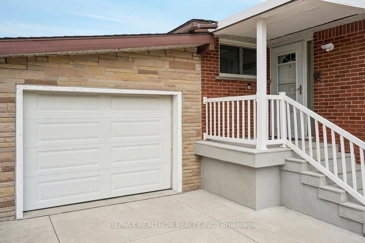 831 Mohawk Road E • Hamilton, ON photo 3