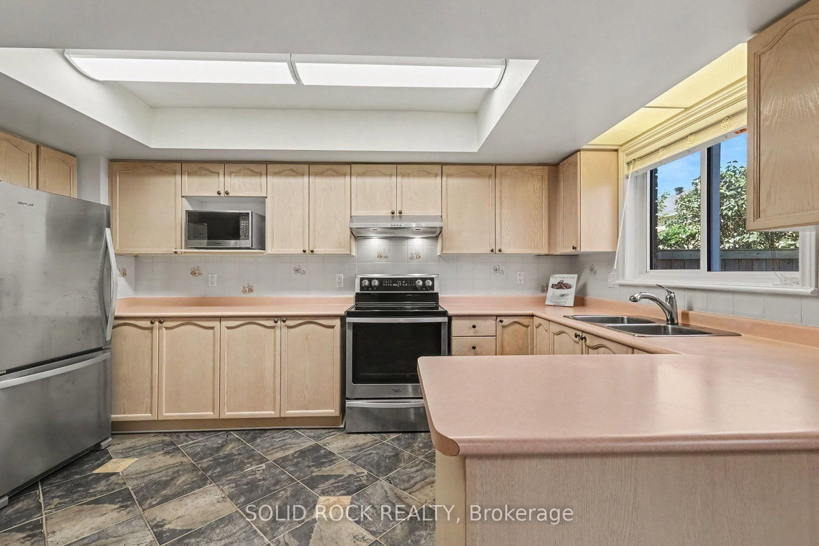 76 Grenadier Way • Ottawa, ON photo 9