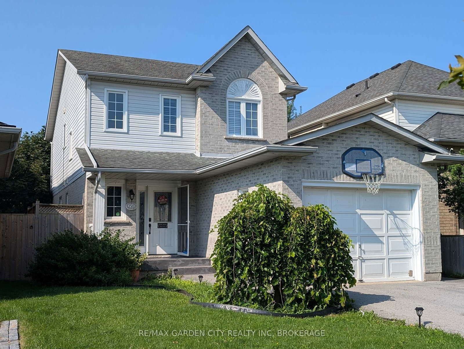 158 SUMMERS Drive • Thorold, ON photo 1