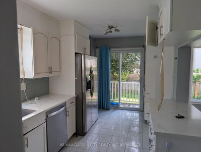 158 SUMMERS Drive • Thorold, ON photo 5
