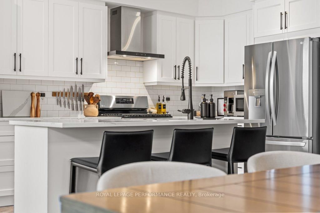 216 Badgeley Avenue • Ottawa, ON photo 10