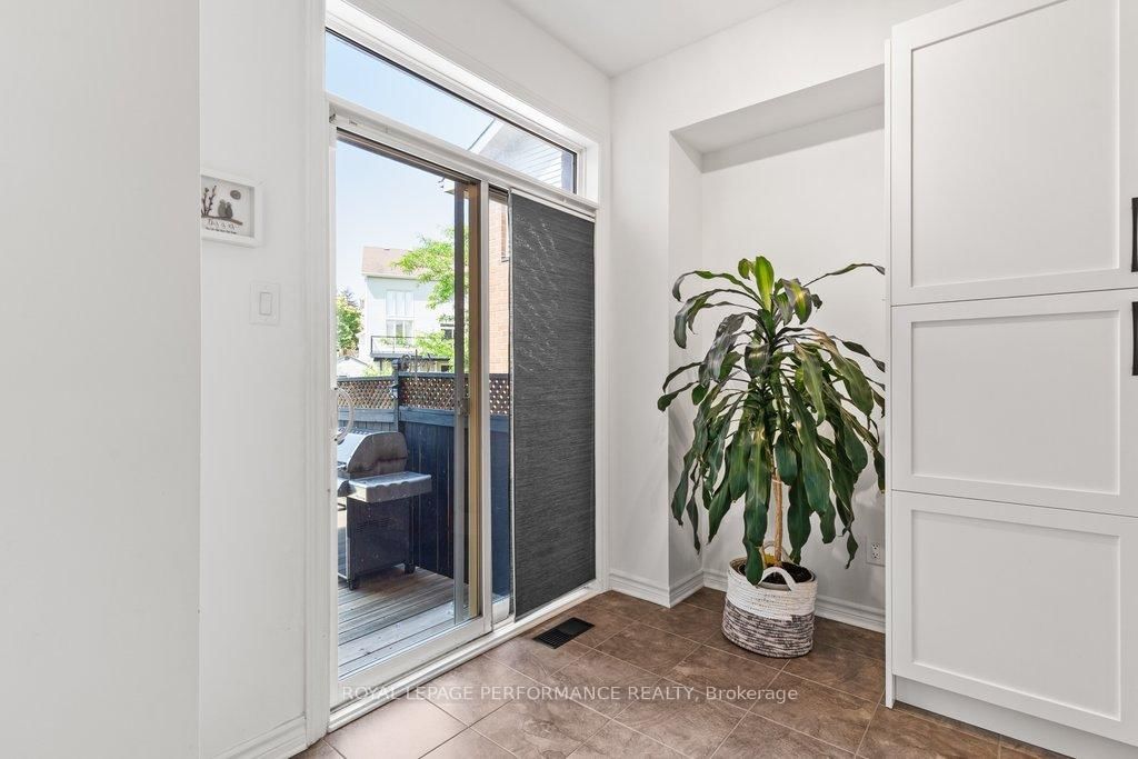 216 Badgeley Avenue • Ottawa, ON photo 11