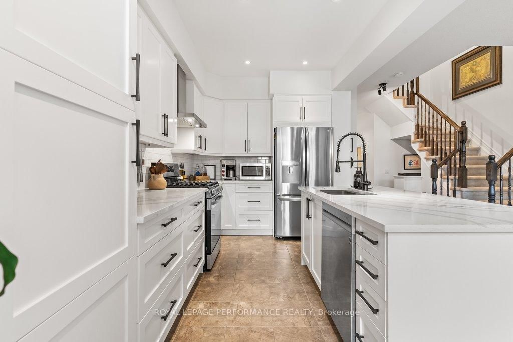 216 Badgeley Avenue • Ottawa, ON photo 12