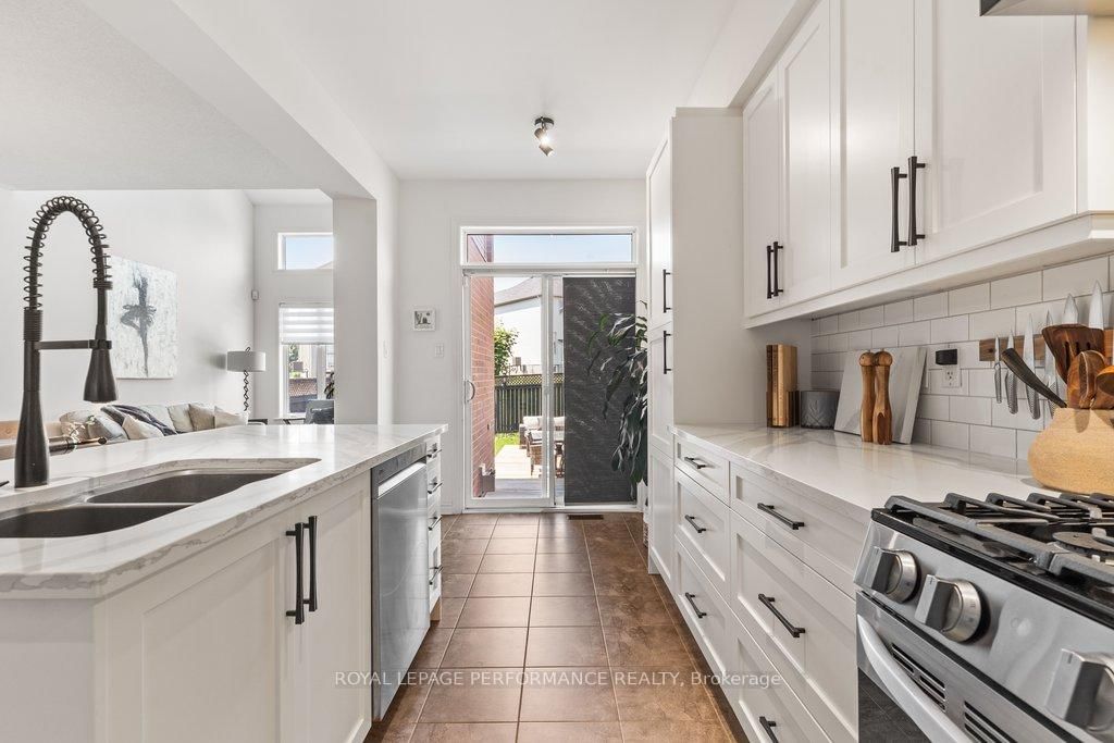 216 Badgeley Avenue • Ottawa, ON photo 15