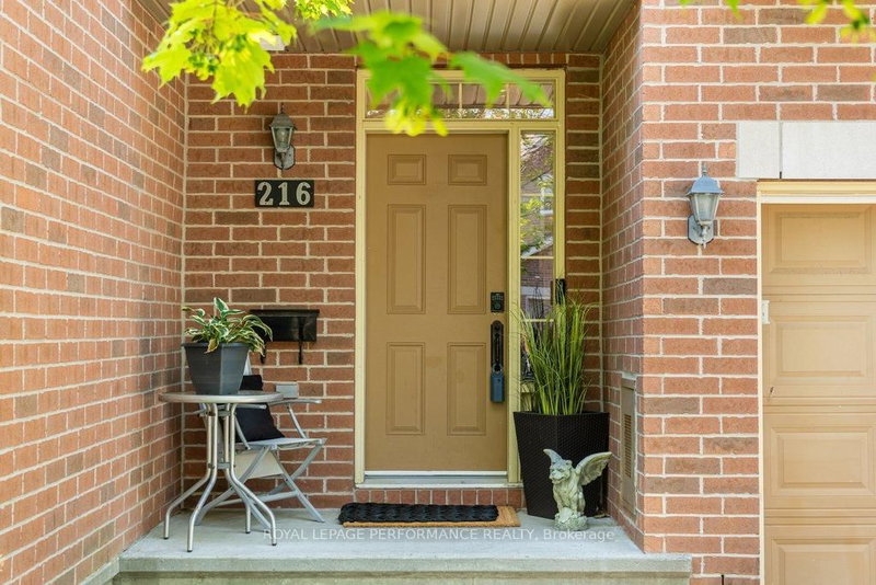 216 Badgeley Avenue