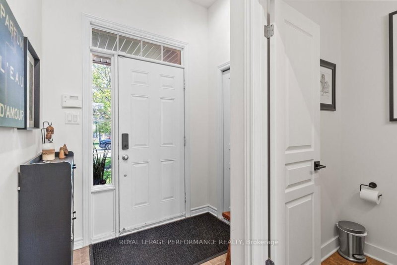 216 Badgeley Avenue