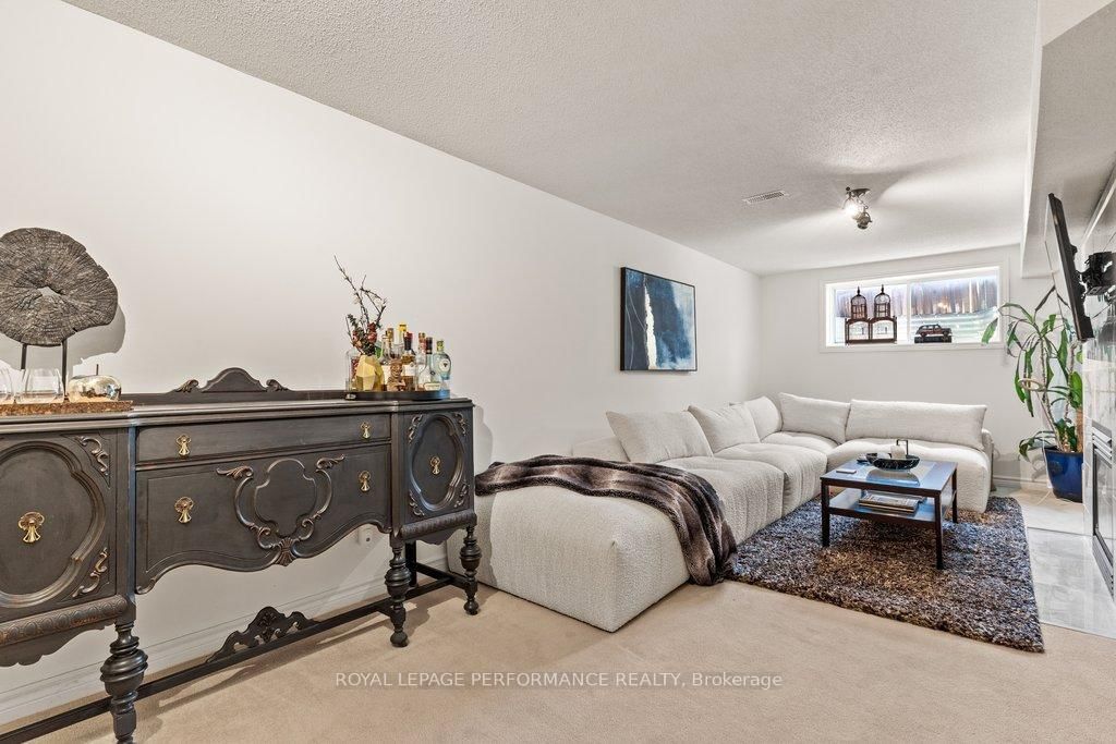216 Badgeley Avenue • Ottawa, ON photo 37