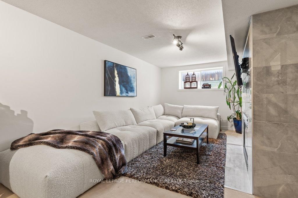 216 Badgeley Avenue • Ottawa, ON photo 38
