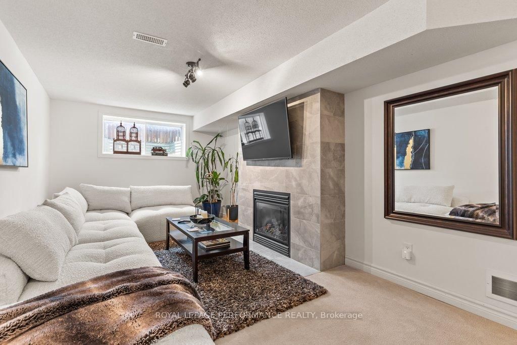 216 Badgeley Avenue • Ottawa, ON photo 39